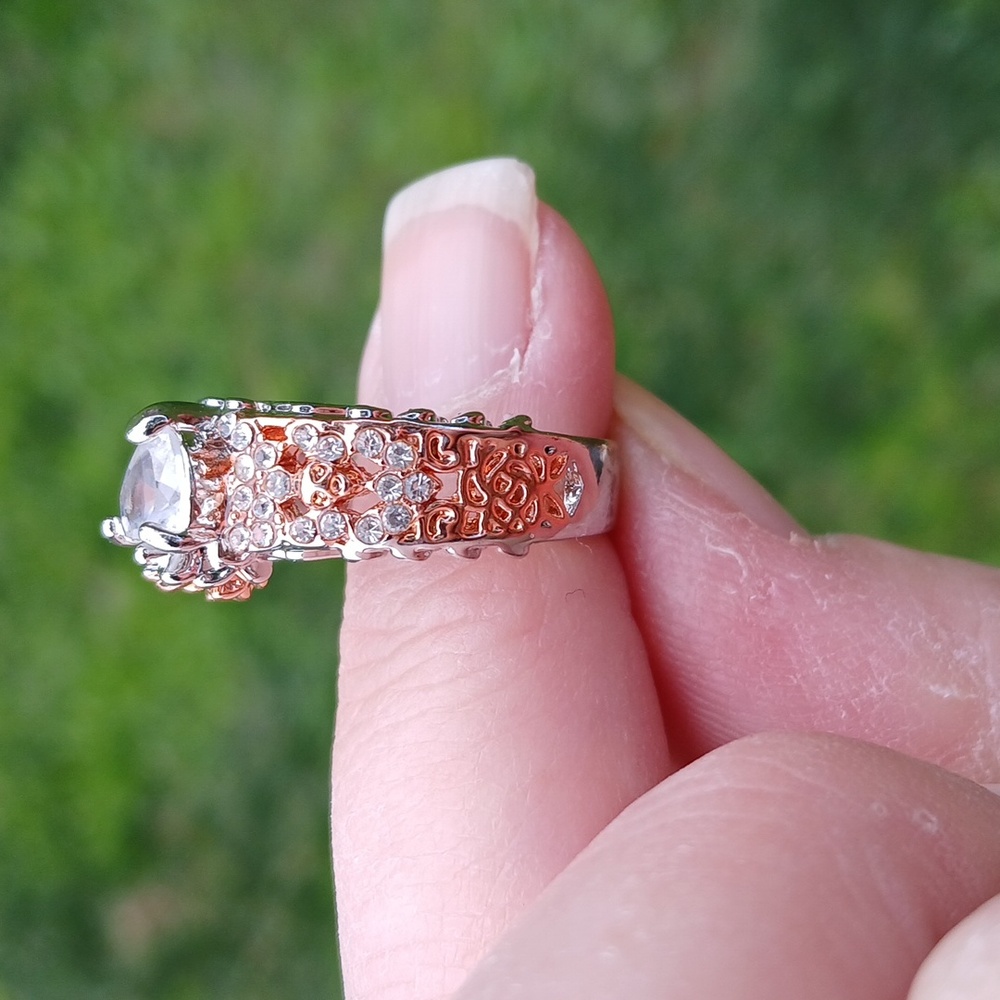 New Heart Shaped CZ Rose Gold & Silver Skulls & Roses Ring. - Picture 14 of 16